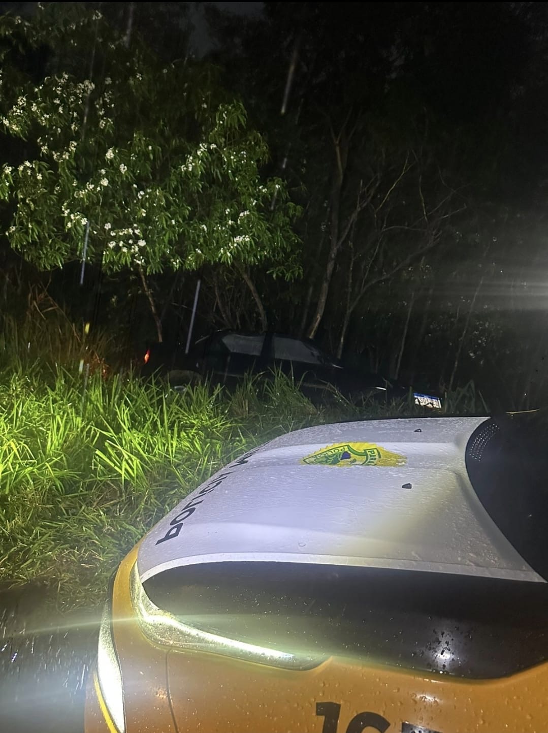 colisao-entre-carro-e-caminhao-deixa-duas-pessoas-feridas,-na-rodovia-pr-323
